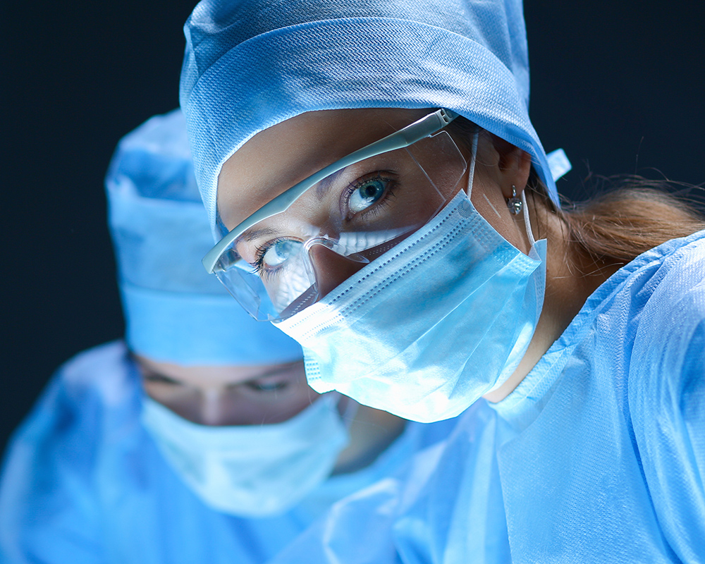 protective products, doctor wearing face mask, protective product suppliers in Dubai